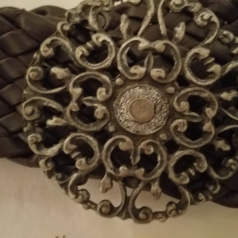 Unique genie  leather  design belt.